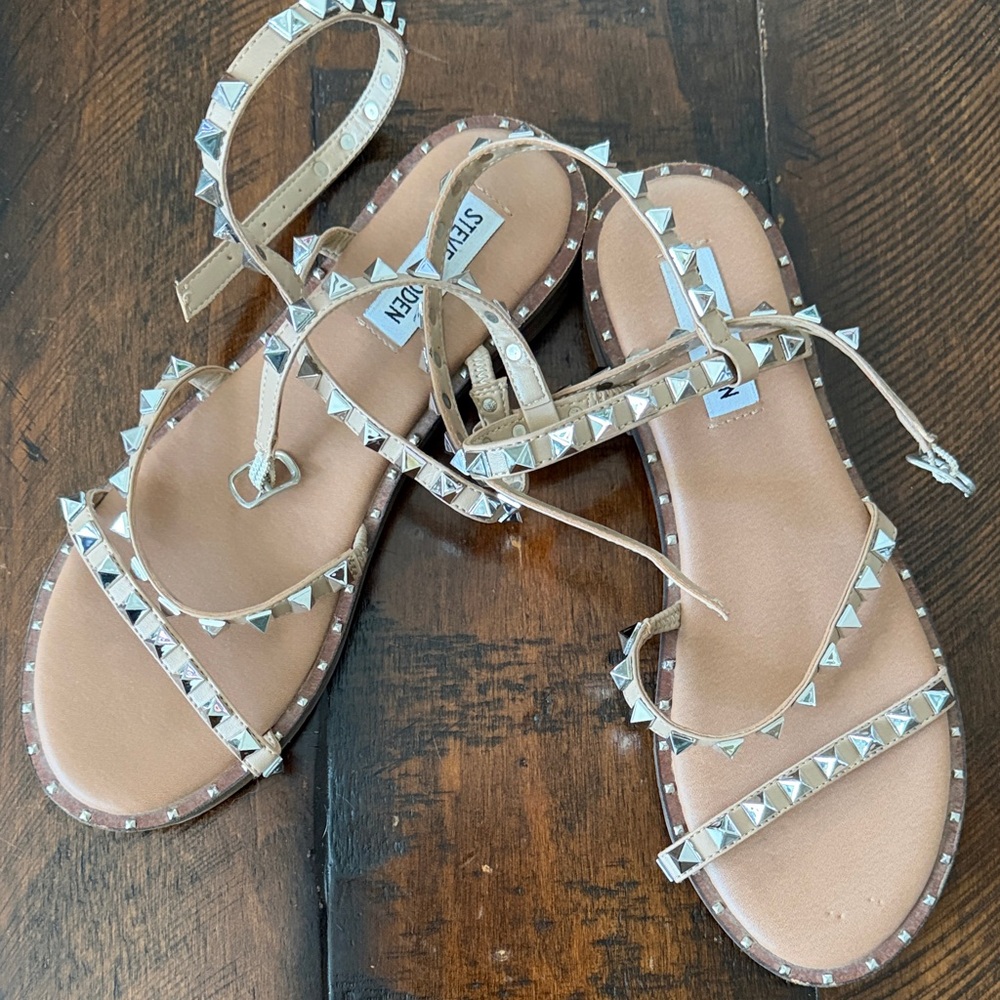 Steve Madden Beige Studded Sandals 7.5 ✨